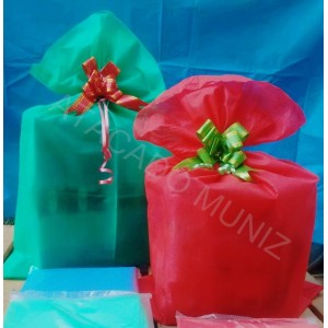 SACO TNT PARA PRESENTE COM LACO VARIAS CORES RM